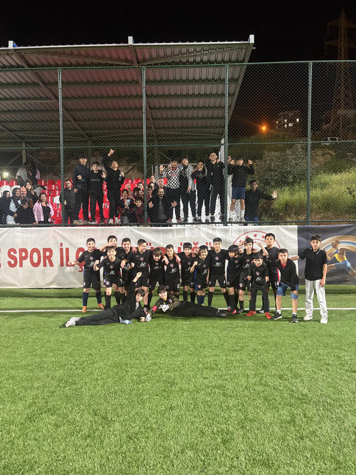 Şampiyon Çocuk FK galeri fotoğrafı 1