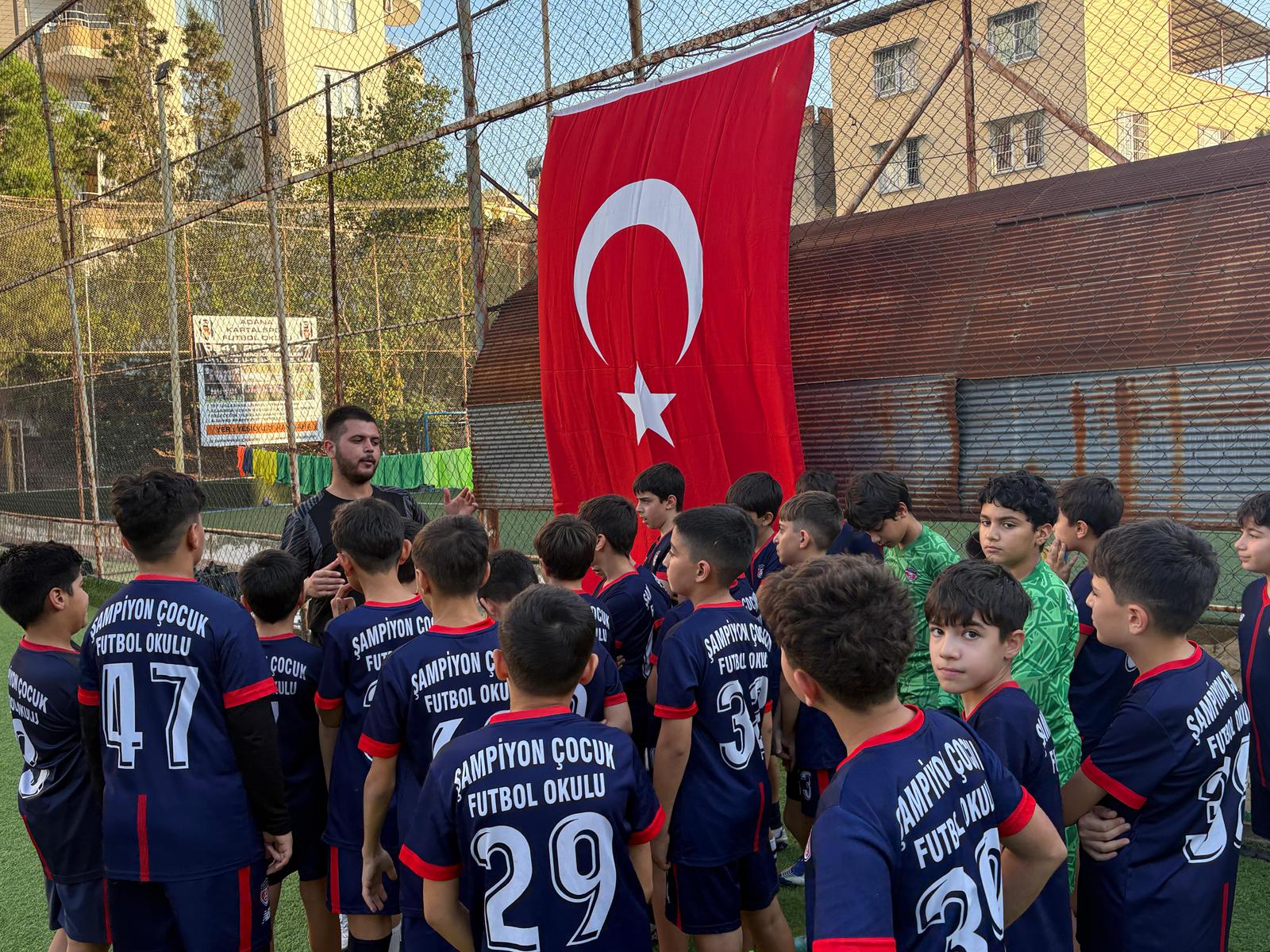 Şampiyon Çocuk FK galeri fotoğrafı 2